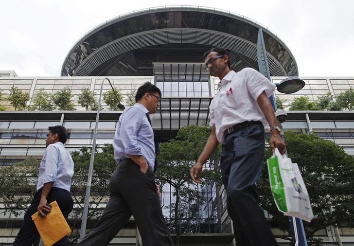 People walk past the Supreme Court in Singapore January 22, 2014.
