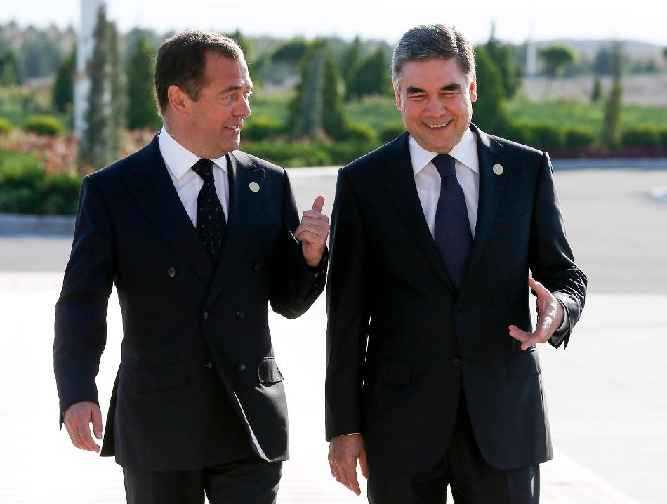 Russian Prime Minister Dmitry Medvedev speaks with Turkmenistan's President Gurbanguly Berdymukhamedov.