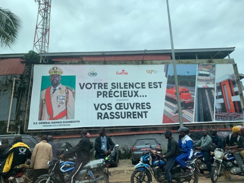 Affiche du général Mamady Doumbouya dans les rues de Conakry, Guinée, septembre 2024