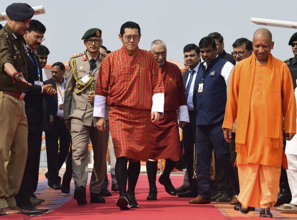  Bhutan's King Jigme Khesar Namgyel Wangchuck (L) with Yogi Adityanath (R), Chief Minister of India's Uttar Pradesh state, take a holy dip at Sangam, the confluence of the rivers Ganges, Yamuna, and mythical Saraswati, during the Maha Kumbh festival in Prayagraj, India, February 4, 2025.