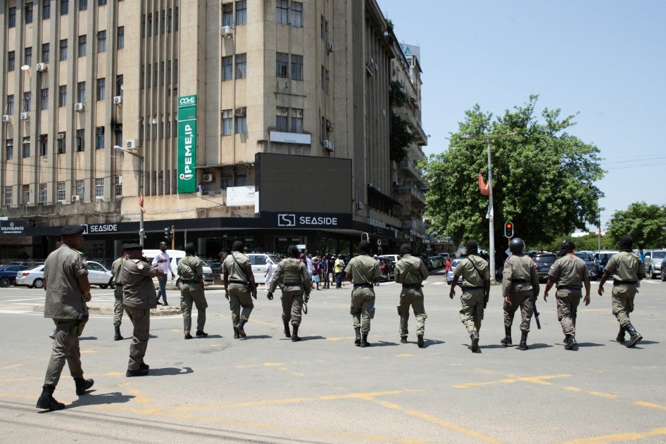 Mozambique police officers 