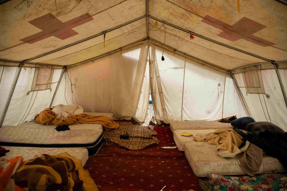 Die Caritas der Erzdiözese Rijeka, der Jesuiten-Flüchtlingsdienst und das Rote Kreuz bieten Asylsuchenden und Migrant*innen, die den Bahnhof in Rijeka, Kroatien, passieren, einen Ort zum Duschen, Ausruhen und Essen, bevor sie ihre Reise fortsetzen.