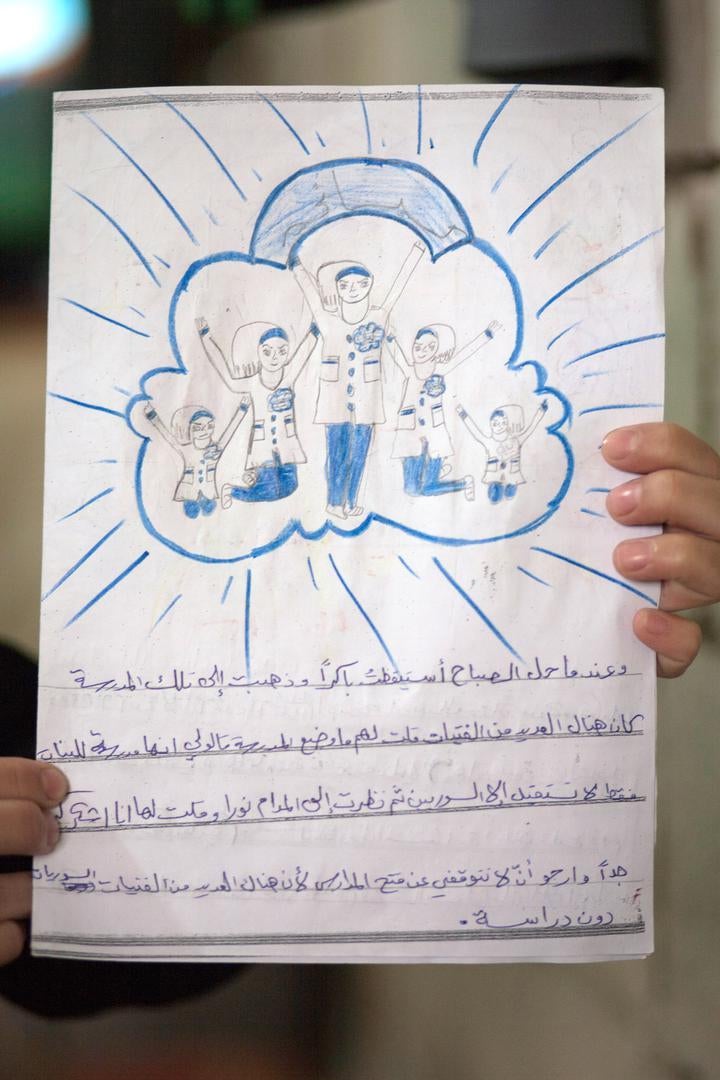 "صرت أذهب إلى المدرسة، ولكنها غير رسمية. كان جيدا أني أتذكر وأتعلم أشياء جديدة أيضا .... ولكن الشهادات هنا ليست رسمية. يمكنك الدراسة ولكن في النهاية لا تحصل على شيء".