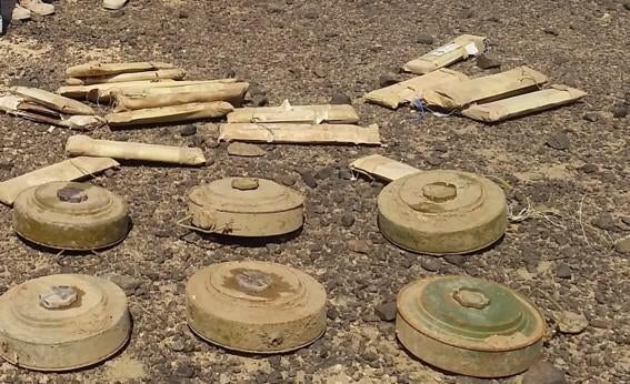 ألغام مضادة للمركبات الصنع من طراز مزودة بألواح ضغط تم تعديلها لتصبح مضادة للأفراد.