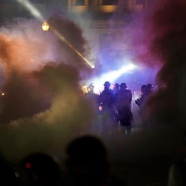 Police in riot gear clear the area in front of Kenosha County Courthouse during clashes with protesters in Kenosha, Wisconsin, August 25, 2020.