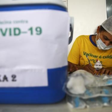 Vacinação contra Covid-19 em andamento na aldeia indígena Umariaçu, próximo a Tabatinga, Amazonas, Brasil.