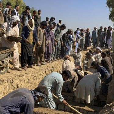 202110asia_afghanistan_graves