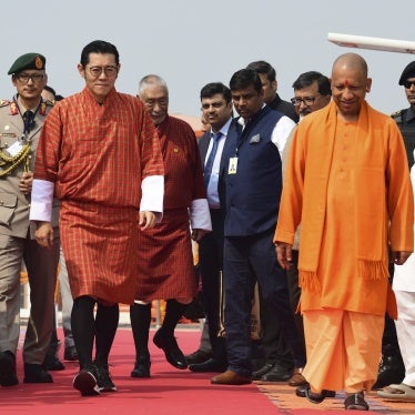  Bhutan's King Jigme Khesar Namgyel Wangchuck (L) with Yogi Adityanath (R), Chief Minister of India's Uttar Pradesh state, take a holy dip at Sangam, the confluence of the rivers Ganges, Yamuna, and mythical Saraswati, during the Maha Kumbh festival in Prayagraj, India, February 4, 2025.
